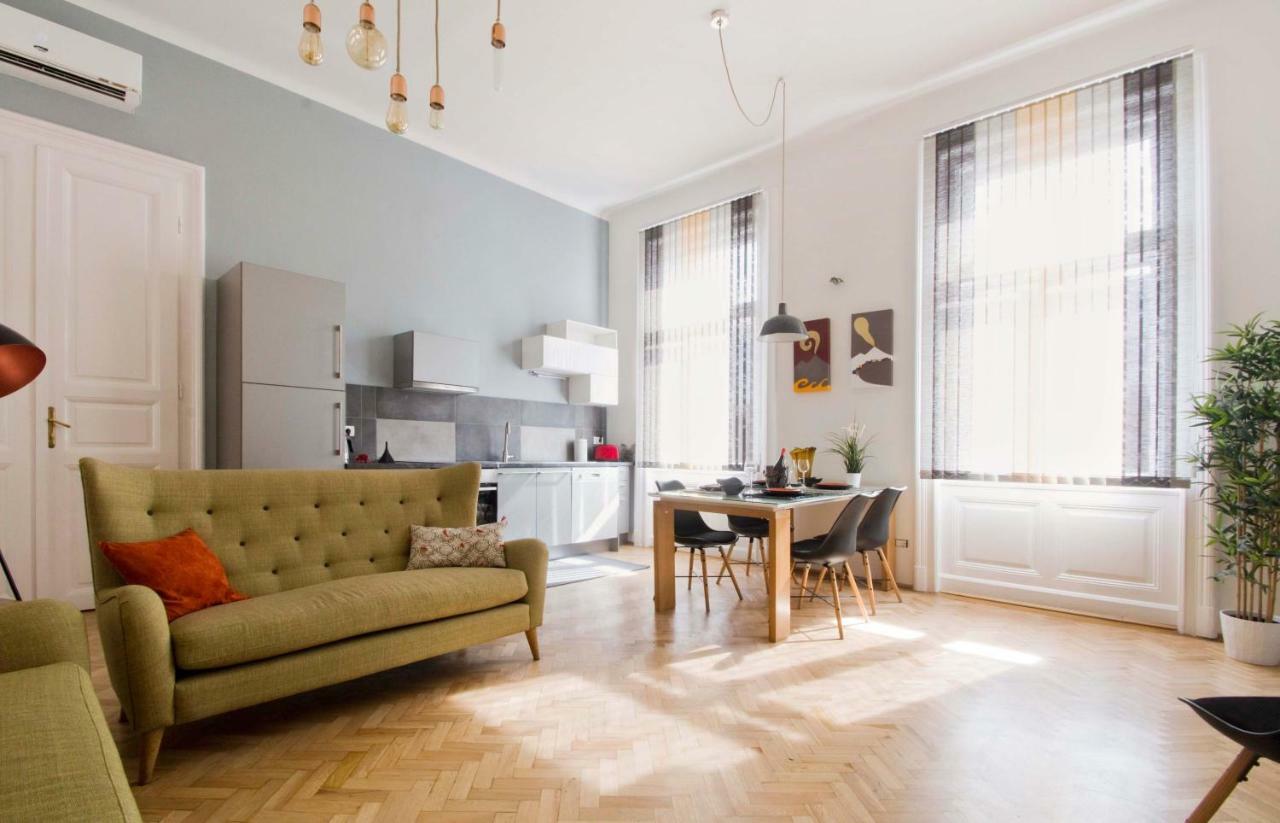 Andrassy Boulevard Boedapest Buitenkant foto