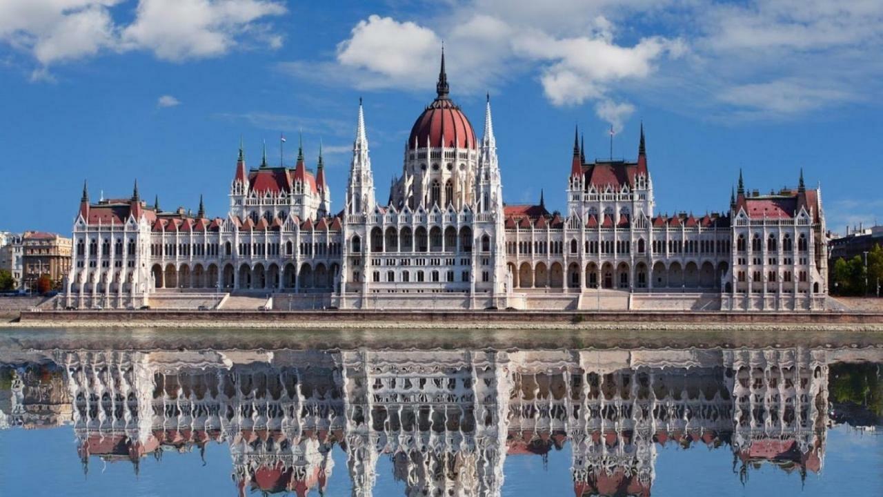 Andrassy Boulevard Boedapest Buitenkant foto